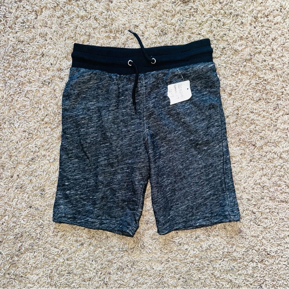 NWT H&M Kids Black and Gray Shorts Boys Cotton Knit Shorts 6-7Y 7 Little Boys